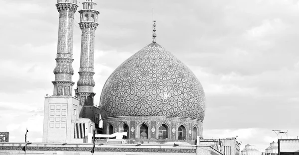 İran ve eski antika Camii minaresi — Stok fotoğraf