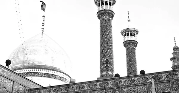 En iran y antiguo minarete de mezquita antigua — Foto de Stock