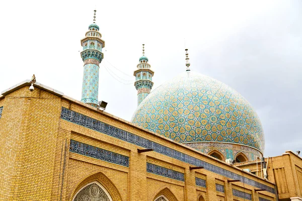 In iran  and old antique mosque    minaret — Stock Photo, Image