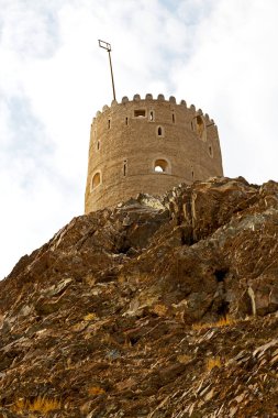Umman muscat rock eski savunma fort battlesment gökyüzü ve