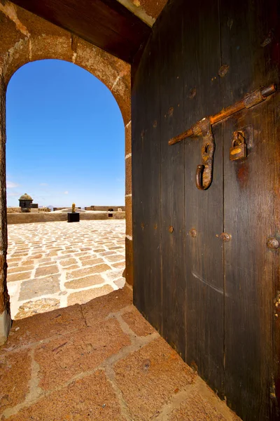 V teguise arrecife castillo de las coloradas Španělsko věž — Stock fotografie