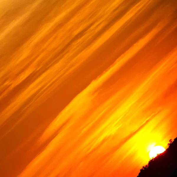 In Südafrika roter Sonnenuntergang in der Wolke — Stockfoto