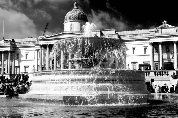 在伦敦古老的喷泉 — 图库照片