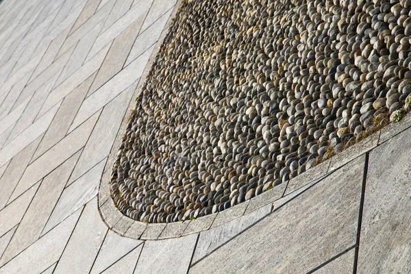 Vicino mozzate italia varese pavimentazione astratta di curch e w — Foto Stock