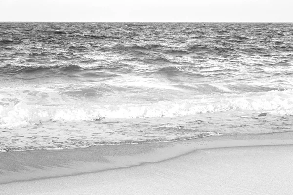 Na costa oman mar oceano golfo rocha e praia relaxar perto do céu — Fotografia de Stock