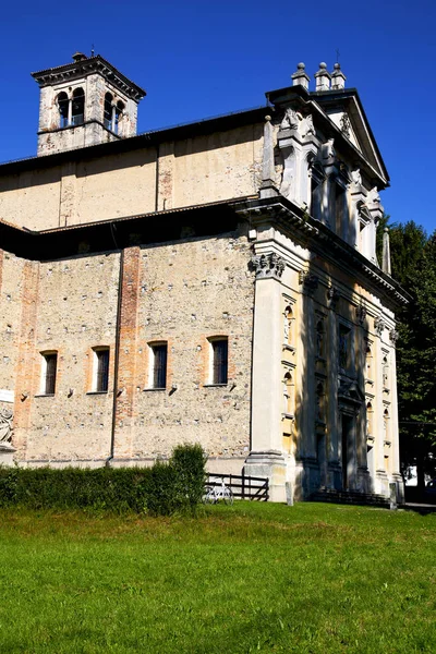 Somma Lombardo Gamla Kyrkan Stängd Tegel Tornet Trottoaren Italien Lombardiet — Stockfoto
