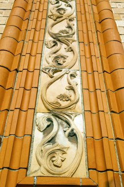 Villa Cortese İtalya Kilisesi eski kapı girişini ve mozaik güneşli gül Windo