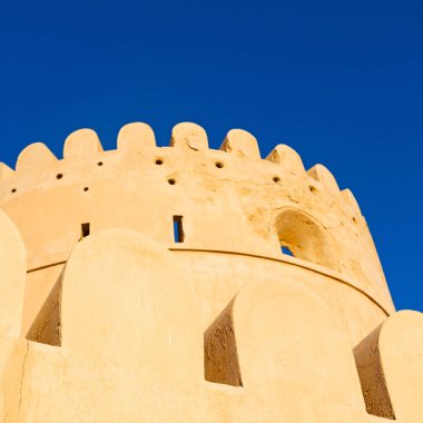 Umman muscat eski savunma fort battlesment gökyüzü ve st