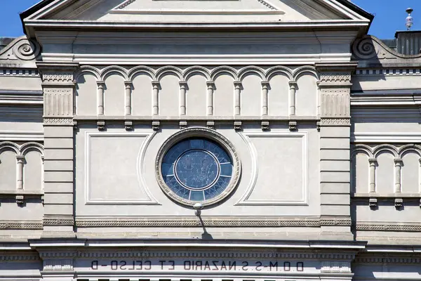 Varese Castronno Itália Igreja Parede Velha Coluna Céu Azul — Fotografia de Stock