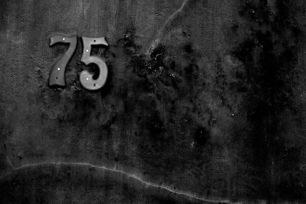 Número en una casa de pared como fondo de textura —  Fotos de Stock