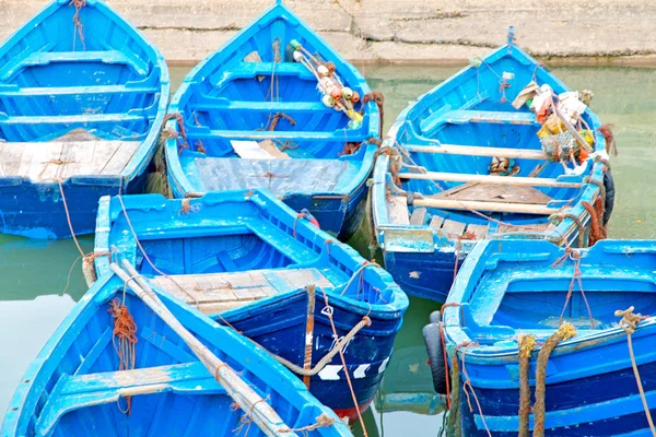 Boot in afrika marokko alter hafen holz und abstrakte pier — Stockfoto