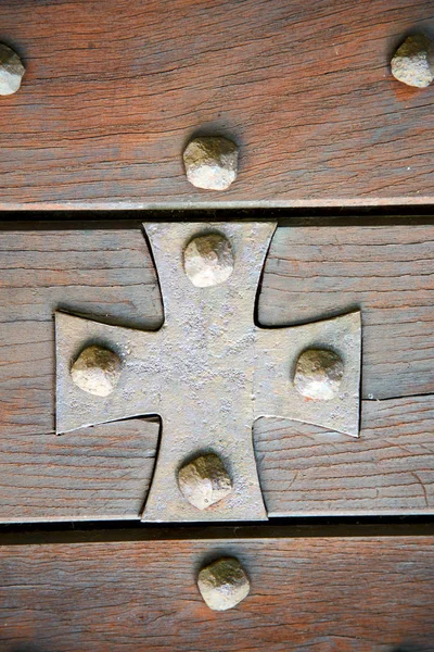 Croce lombarda arsago una porta chiusa — Foto Stock