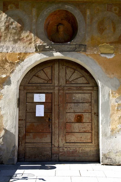Europa Italië Lombardije de kerkdeur milano gesloten — Stockfoto