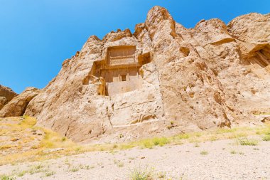 persepolis yakınındaki İran'ın eski harabeler tarihi hedef anıtlar ve mountai bulanıklığı