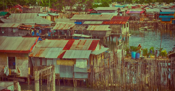 Talo slummissa köyhille — kuvapankkivalokuva