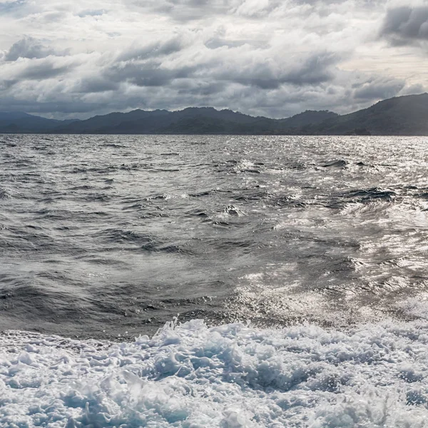 As nuvens e luzes pacíficas do oceano — Fotografia de Stock