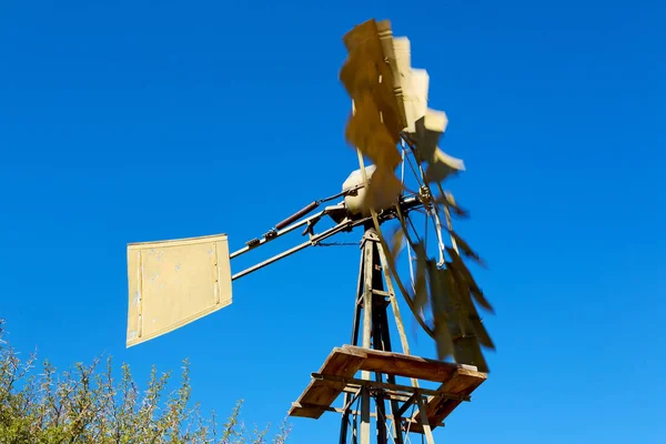 Na tecnologia de turbina de moinho de vento do parque nacional — Fotografia de Stock