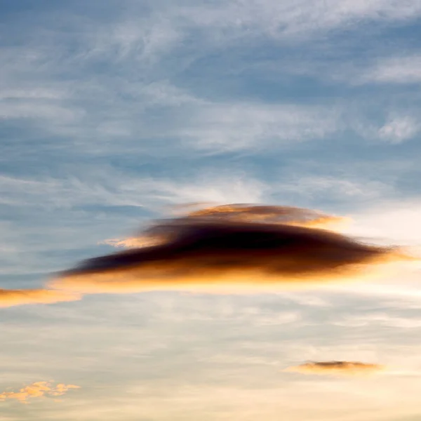 In filippini nube astratta e tramonto — Foto Stock