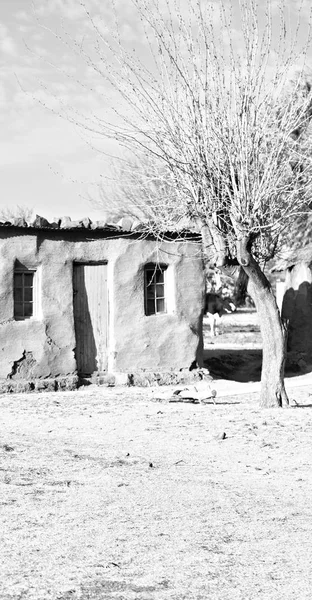 In lesotho  street village near  mountain — Stock Photo, Image