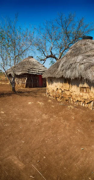 In lesotho straat dorp in de buurt van binnenplaats — Stockfoto