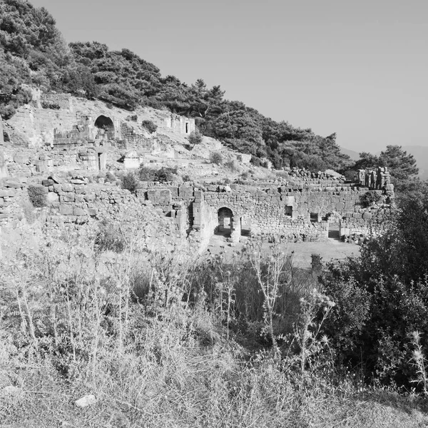 Ruiny kamienne i teatrem w antalya arykanda Turcja Azji niebo — Zdjęcie stockowe