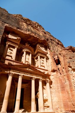  eski manastır güzel dünyasına merak ediyorum