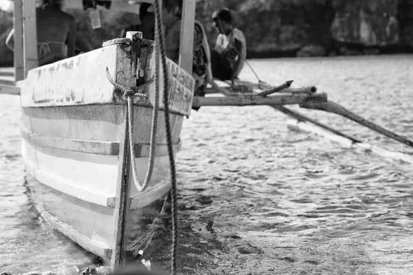 Vieja proa sucia de un barco en el puerto como abstracto —  Fotos de Stock