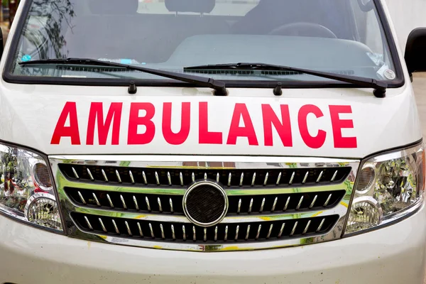 Capó de una ambulancia concepto de atención médica —  Fotos de Stock