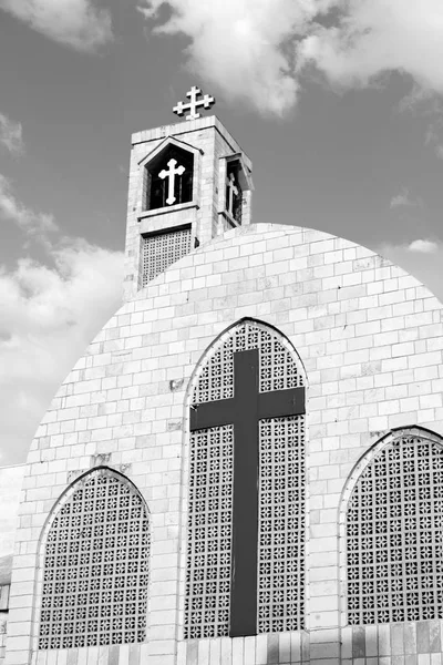 Chatolic 教会と十字架 — ストック写真