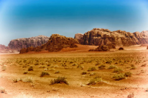 Çölde kum ve dağ macera hedef — Stok fotoğraf