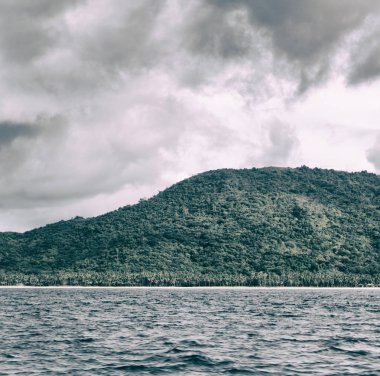 bir tekne güzellikler kıyı şeridi deniz ve rock 