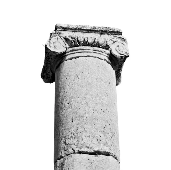 La colonne antique et le site archéologique le patrimoine classique — Photo