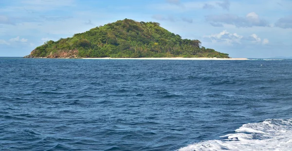 Вид с лодки и Тихого океана — стоковое фото