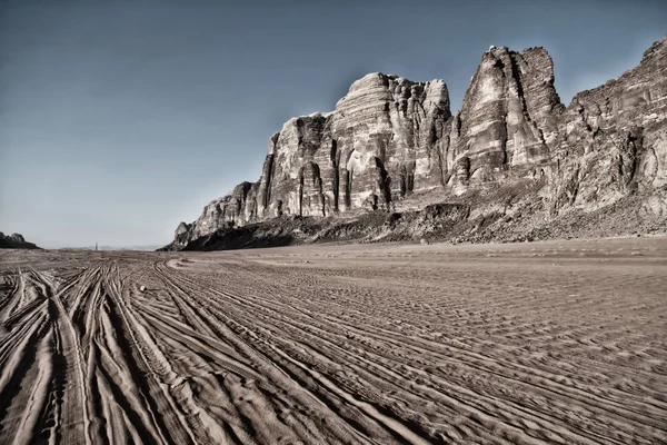 W piachu pustyni i góry przeznaczenia przygoda — Zdjęcie stockowe