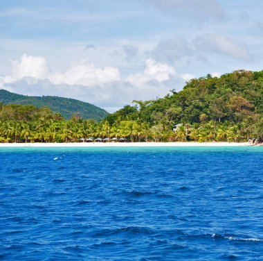 bir tekne güzellikler kıyı şeridi deniz ve rock 