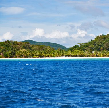 bir tekne güzellikler kıyı şeridi deniz ve rock 