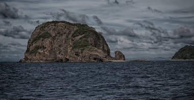 bir tekne güzellikler kıyı şeridi deniz ve rock 