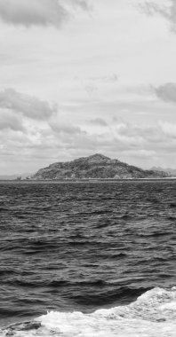   Tekne ve Pasifik Okyanusu görünümünden   