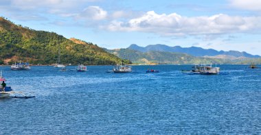   Tekne ve Pasifik Okyanusu görünümünden   