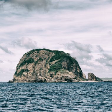   Tekne ve Pasifik Okyanusu görünümünden   