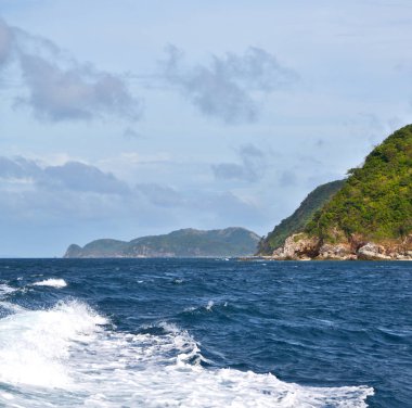   Tekne ve Pasifik Okyanusu görünümünden   