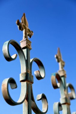 gökyüzünde potansiyel bir demir çit