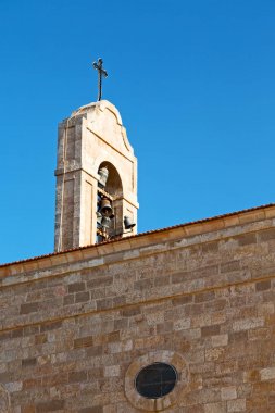   antika Kilisenin çan açık gökyüzünde