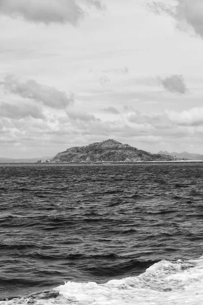 Una vista desde el barco y el océano Pacífico —  Fotos de Stock