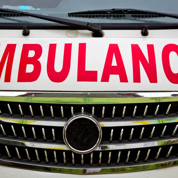   bir ambulans kavramı tıbbi bakım kaporta