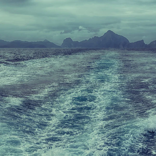 Uma vista do barco e do oceano pacífico — Fotografia de Stock