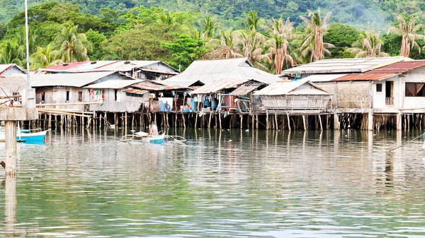 Rumah di perkampungan kumuh untuk orang miskin — Stok Foto