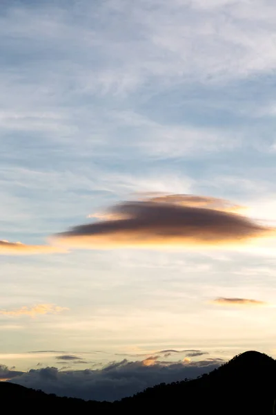 In filippini nube astratta e tramonto — Foto Stock