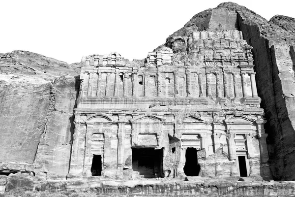 Tumba en el sitio antiguo de petra en Jordania — Foto de Stock