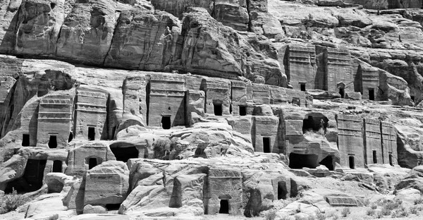 Tumba no sítio antigo de petra na Jordânia — Fotografia de Stock